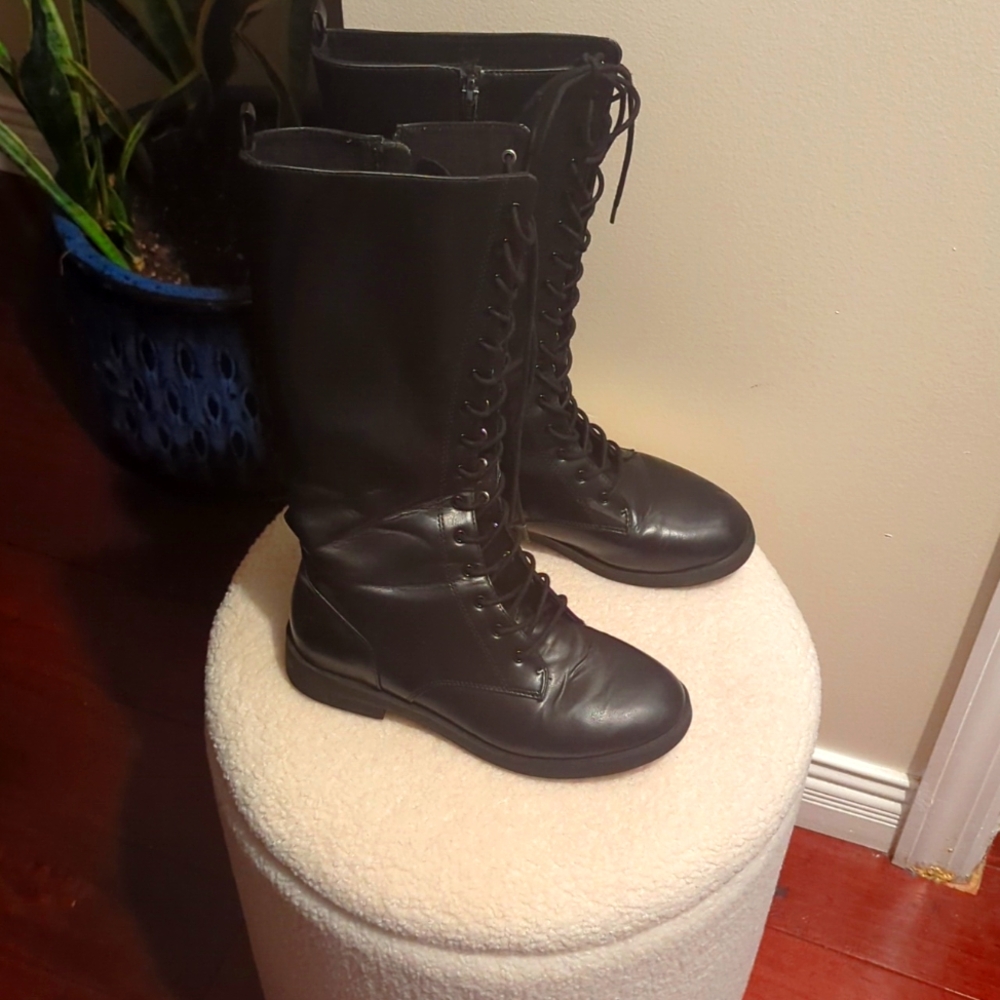 Big girls winter lace up boots.